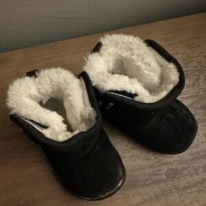 Cozy Black Baby Booties with White Fleece Lining